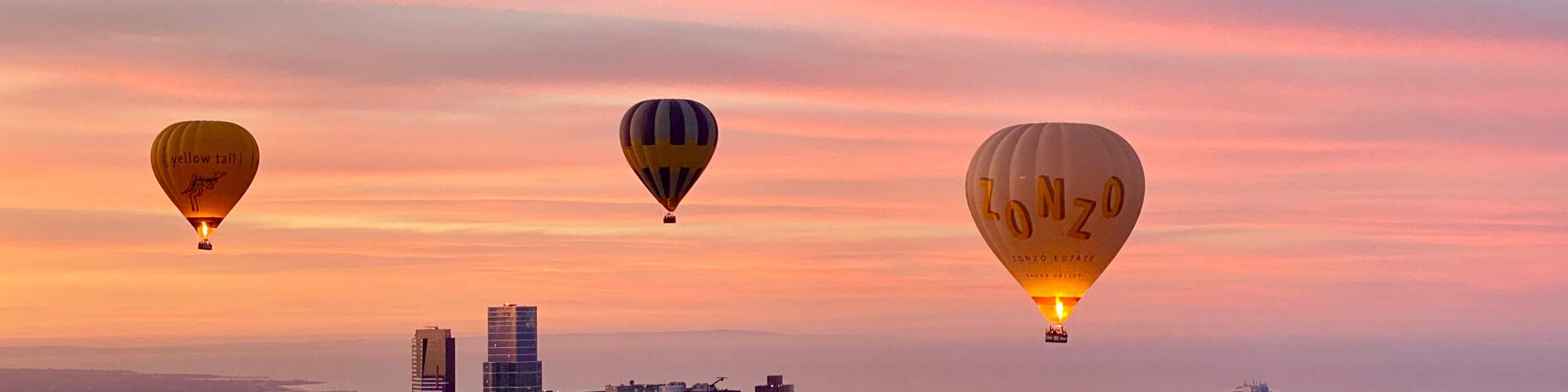 Au lever du soleil, vous vous élèverez doucement dans le ciel pendant environ une heure.